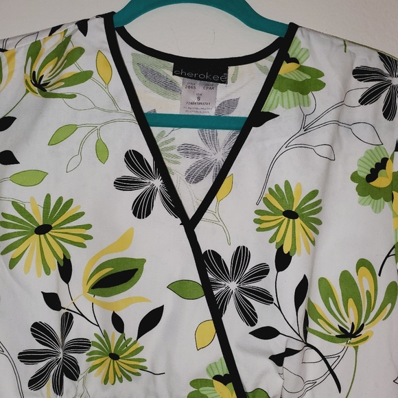 Cherokee Tie Back V-Neck Short Sleeve Floral Scrub Top With Pockets 0158 - Picture 7 of 7